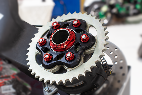 Evotech CNC Machined Sprocket Flange and Nut Kit for Ducati Panigale & Streetfighter V4 - 0