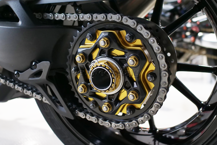 Evotech Sprocket Carrier and Flange Kit Triumph Speed Triple 1200 RR and RS 2021>